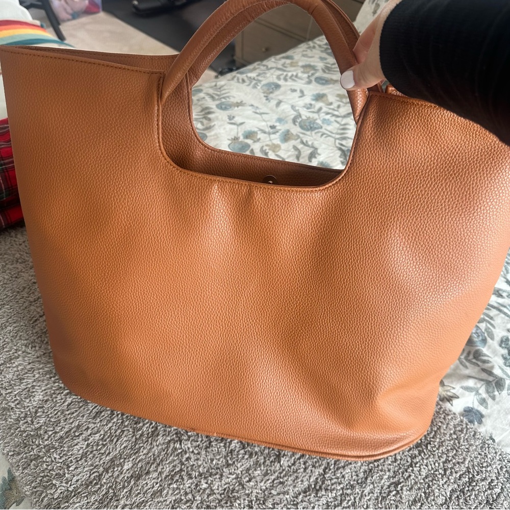 Elegant Tan Leather Tote Bag